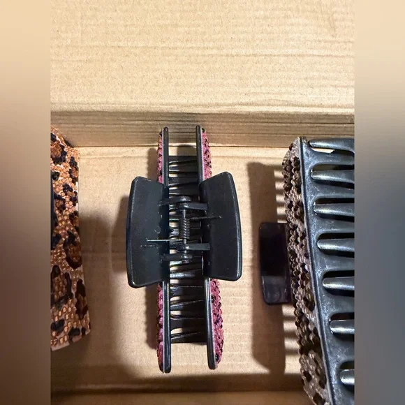 Leopard Hair Claw Clip โจ Handmade Diamond Art Sparkly Hair Accessory - Picture 3 of 4